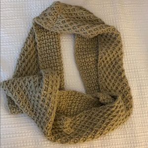 Old Navy tan chunky infinity scarf
